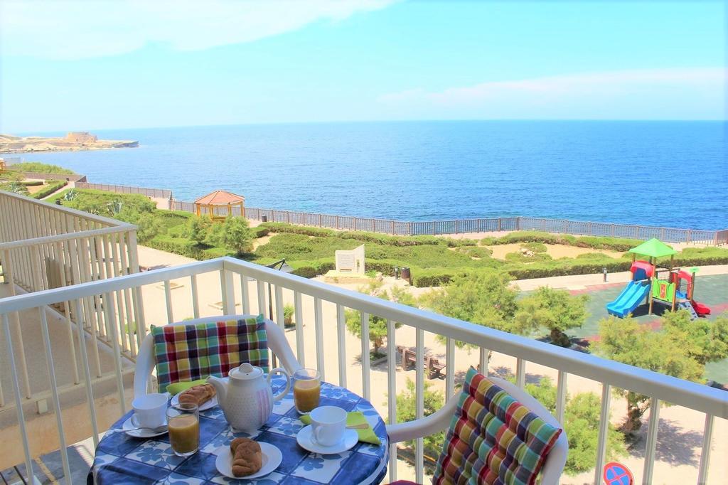 Bellavista - Comfortable Seafront Apartment With Central Heating - 3 Bedrooms, 2 Bathrooms 마살폰 외부 사진